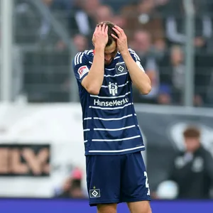 Jonas Meffert rauft sich die Haare