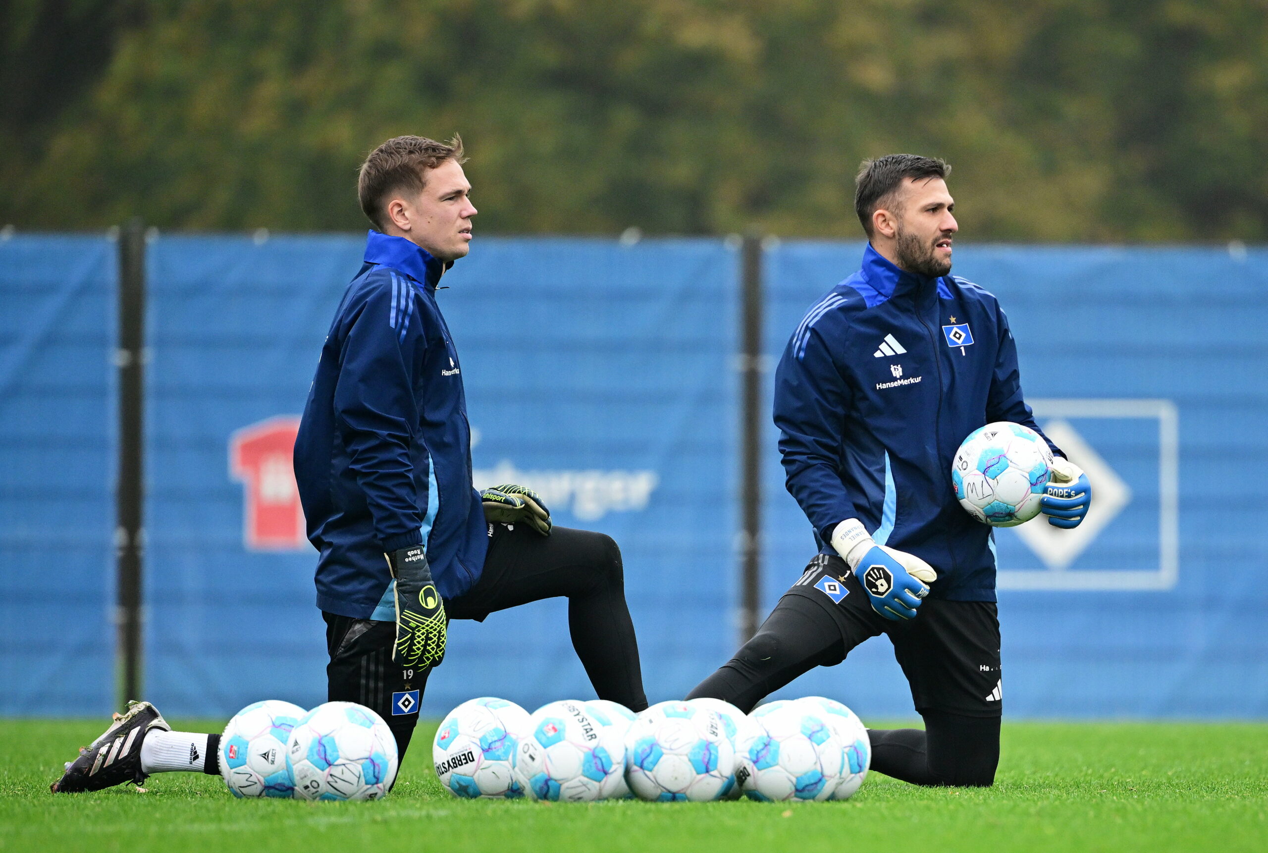 Die HSV-Torhüter Matheo Raab und Daniel Heuer Fernandes beim Training am Dienstag