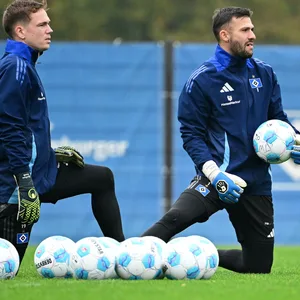 Die HSV-Torhüter Matheo Raab und Daniel Heuer Fernandes beim Training am Dienstag