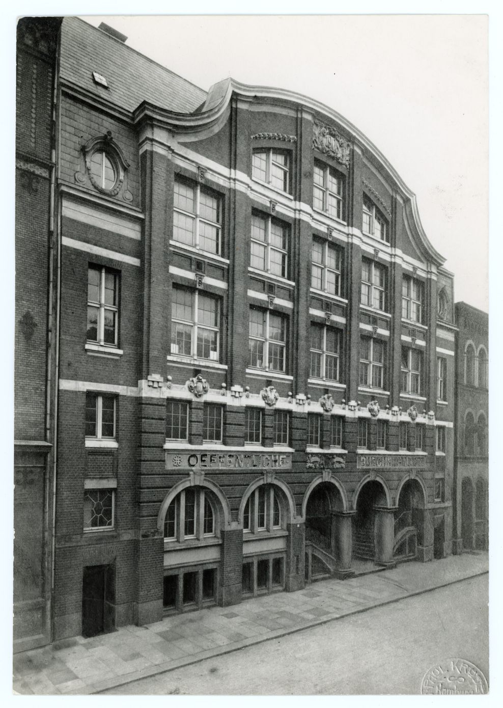 Bekämpft, verbrannt, geliebt: Vor 125 Jahren eröffnete Hamburgs erste Bücherhalle