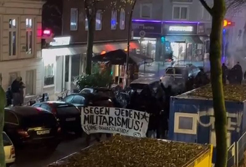 Aufzug gegen Militarismus auf St. Pauli – Vermummte greifen SPD-Büro an