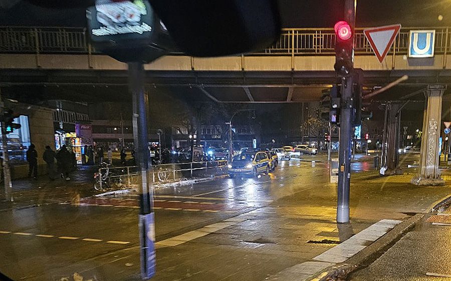 Schlägerein und mann mit Waffe am Bahnhof dehnhaide gelmeldet – Großeinsatz der Polizei