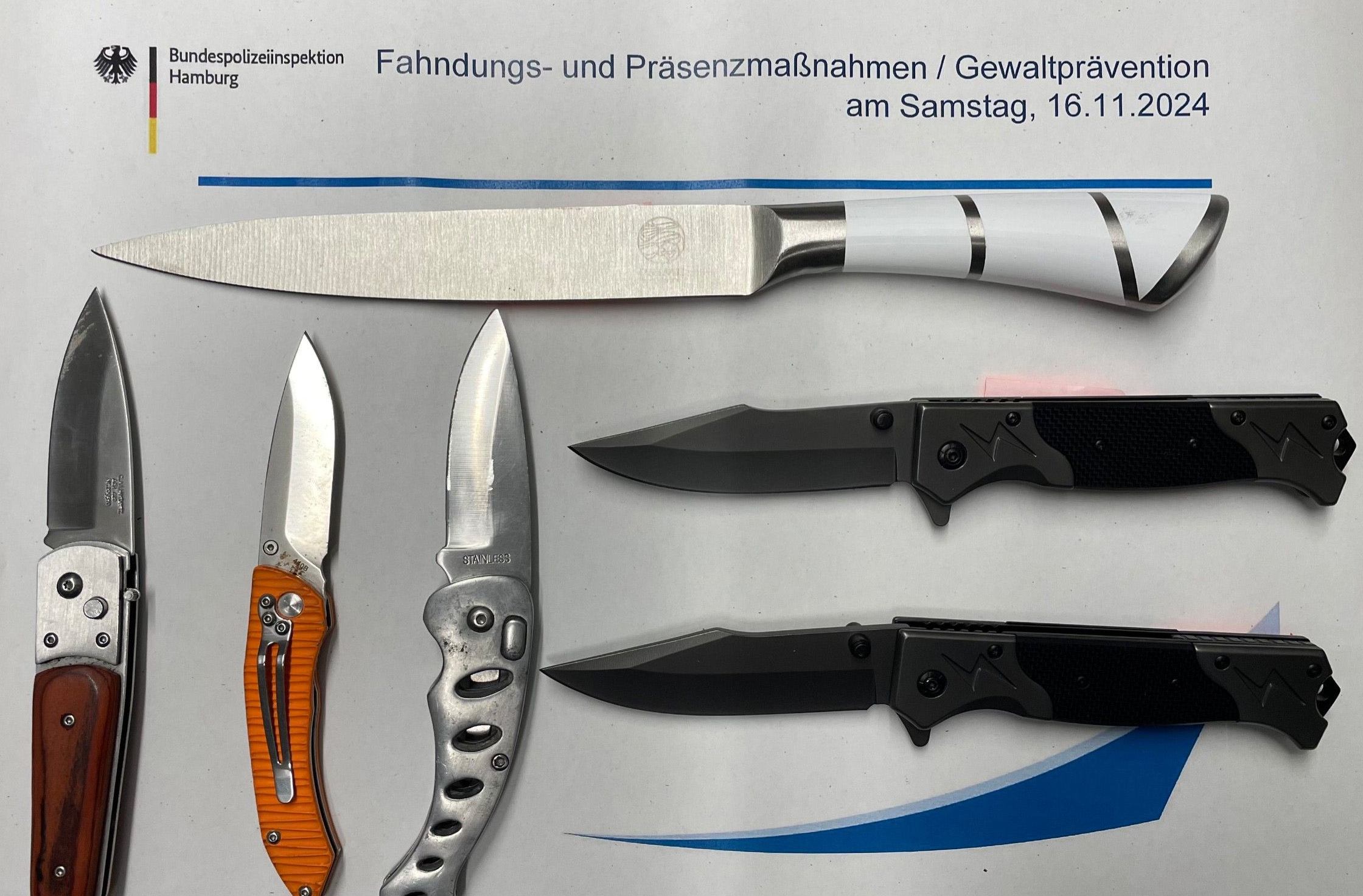 Kontrollen am Hauptbahnhof und auf dem Kiez – erneut viele Waffen sichergestellt.