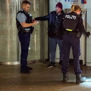 Auseinandersetzung an der Mönckebergstraße – ein Verletzter, Hammer und Messer sichergestellt