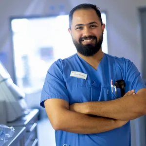 Arzt Abdullah Abdulrhman in der Schön-Klinik Eilbek