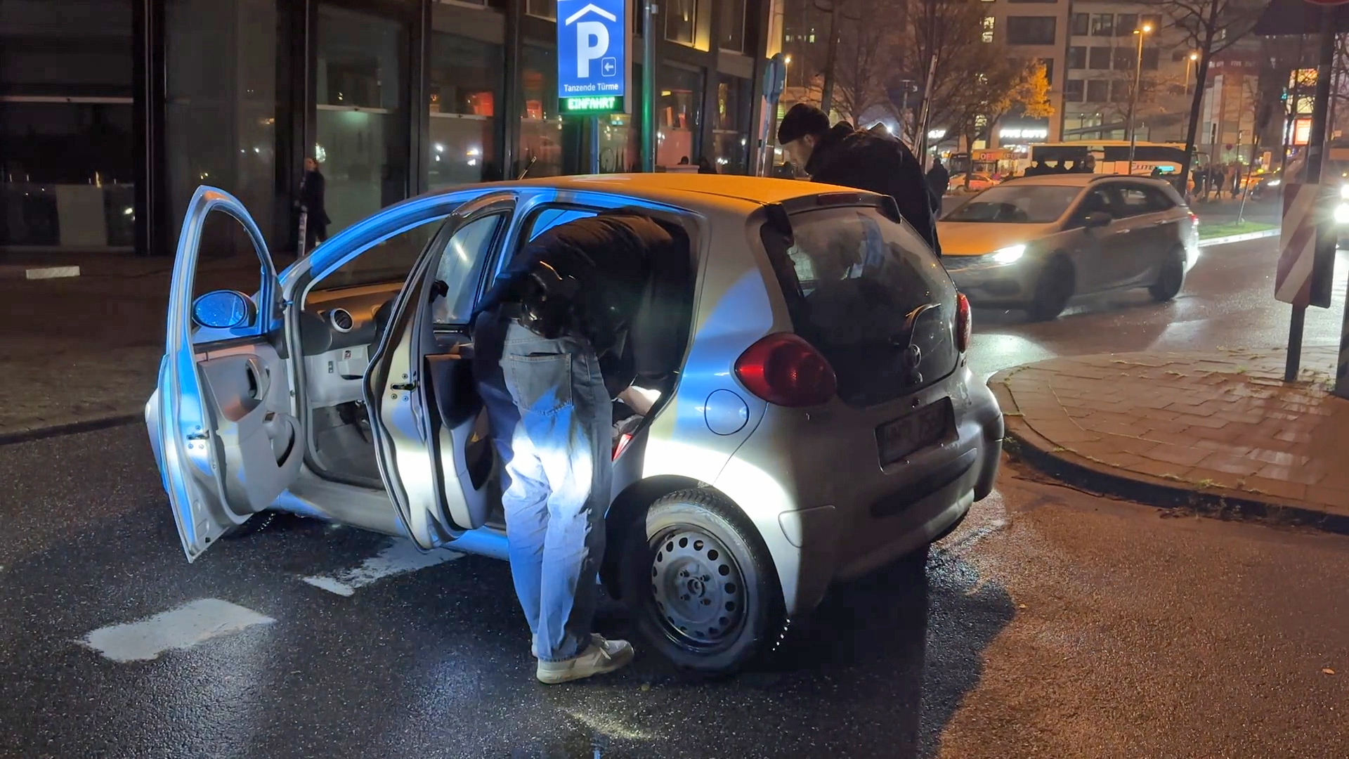 Drogentaxi auf dem Kiez gestoppt – Fahrer leistet Widerstand und verletzt Polizisten