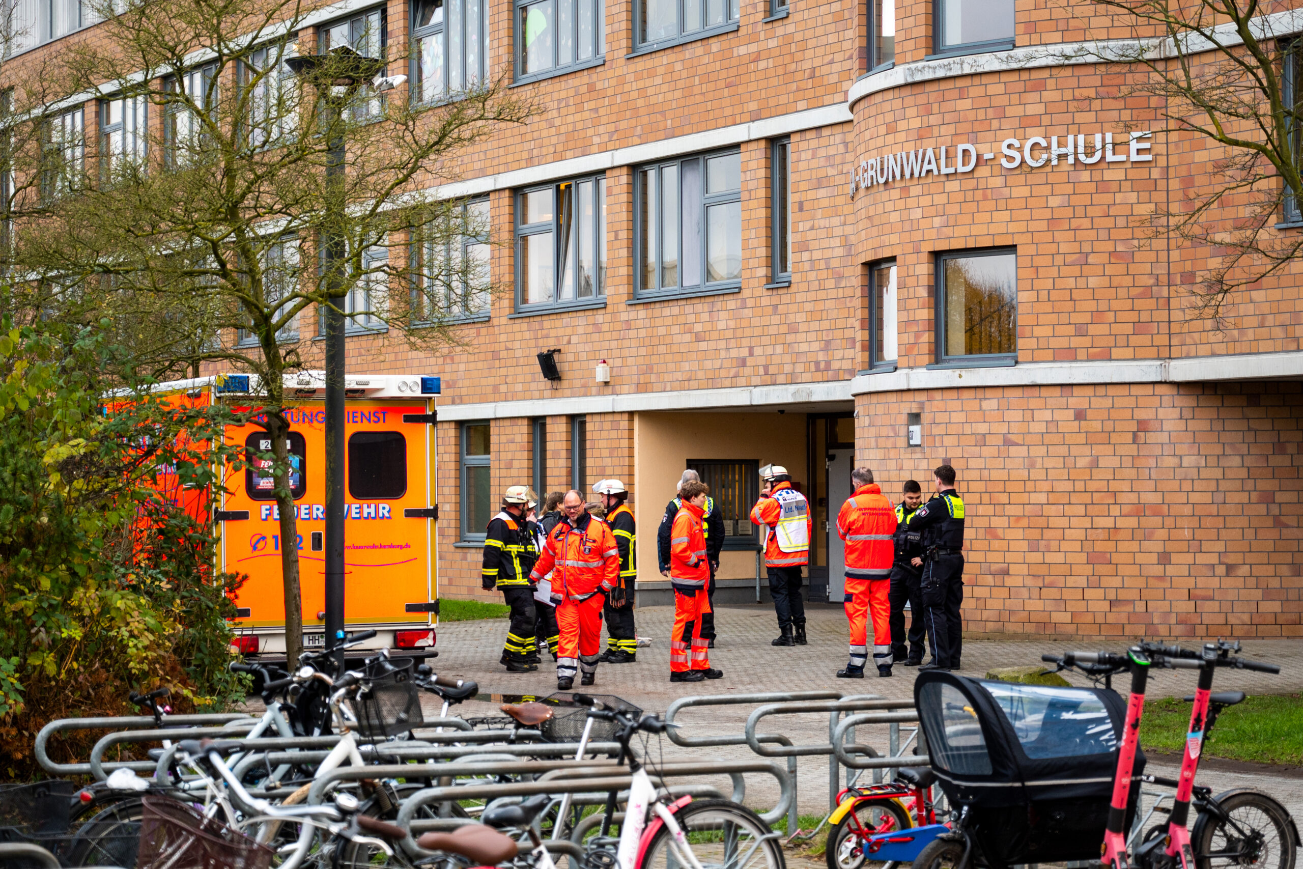 Wer das Pfefferspray auf der Schultoilette in der Clara-Grunwald-Schule versprüht hatte, ist unklar.