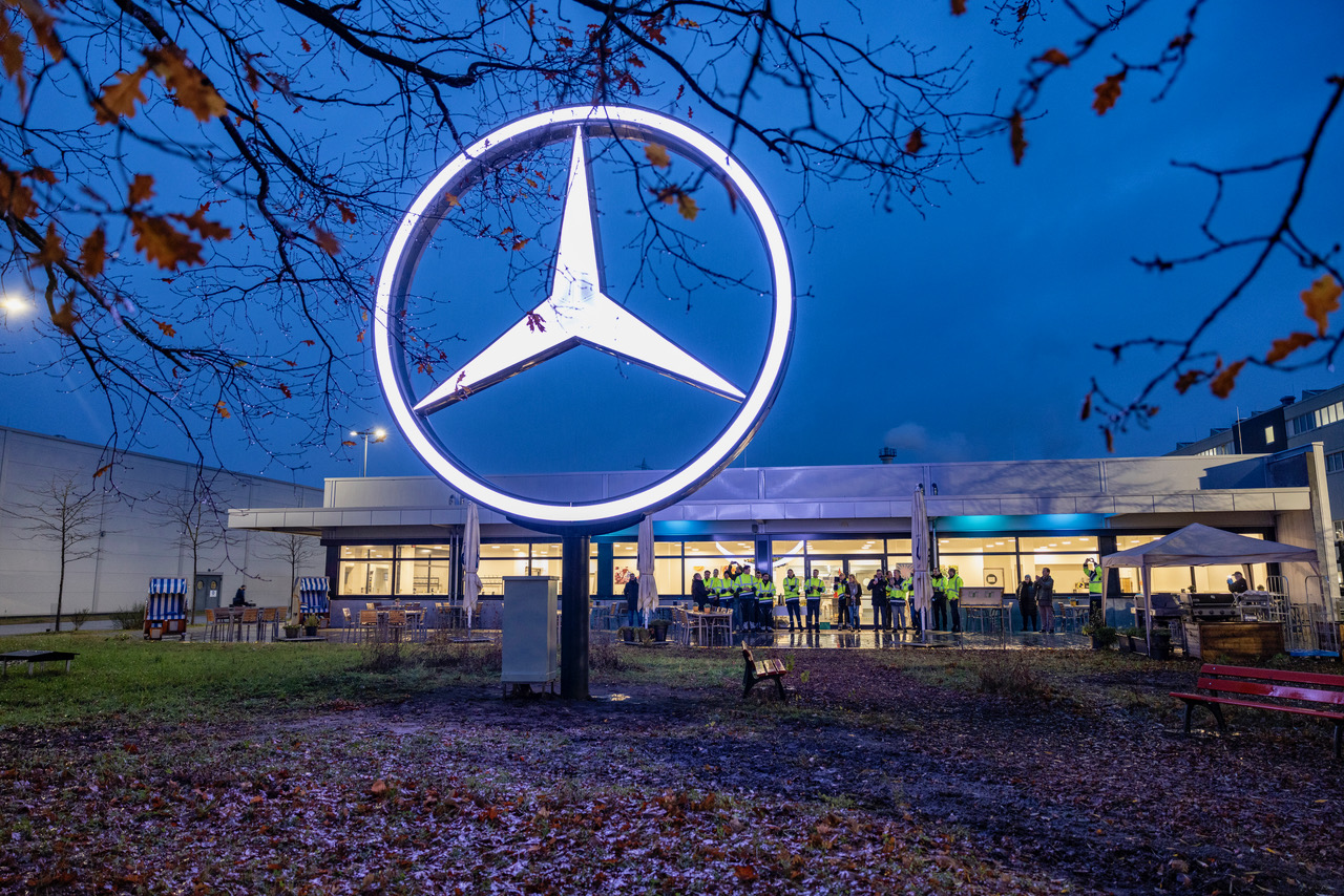 Der Mercedes-Stern vor der Kantine in Heimfeld