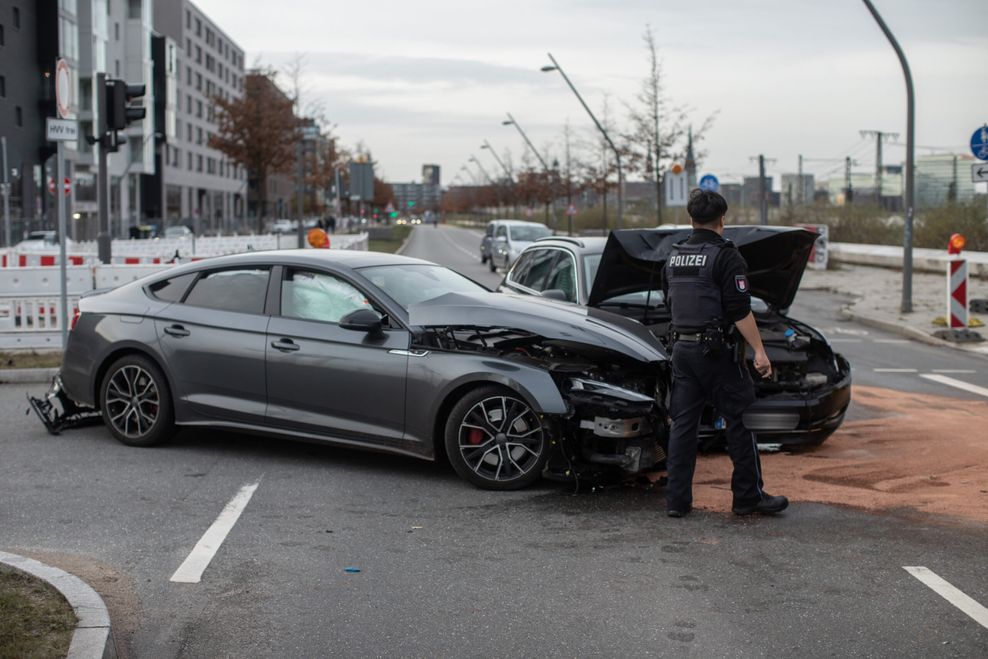 Die Versmannstraße musste infolge des Unfalls gesperrt werden.