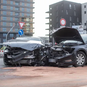 Der Audi soll verbotswidrig auf die Versmannstraße eingebogen sein.