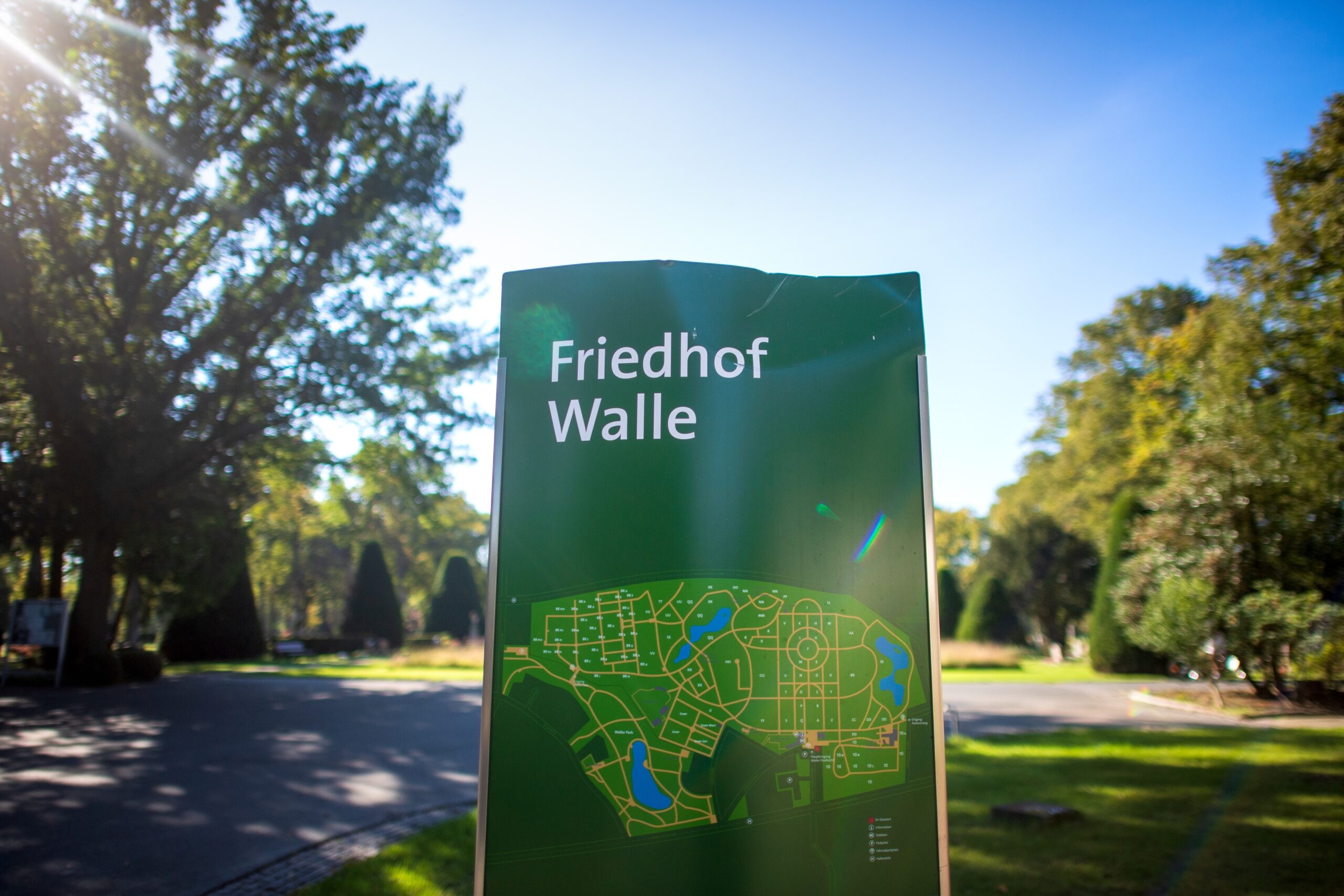 Schild Friedhof Walle