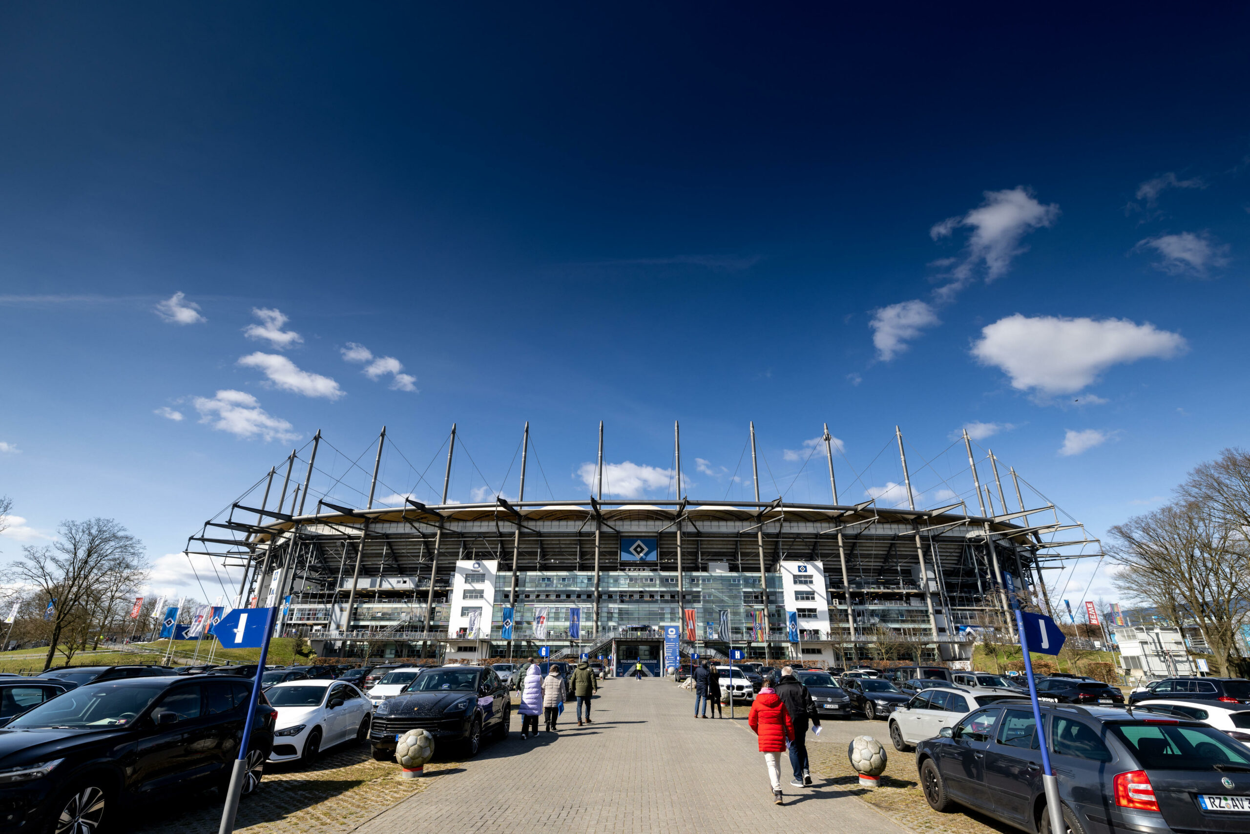 Momentan stehen rund um das HSV Stadion um die 4700 Stellplätze für Autos zur Verfügung.