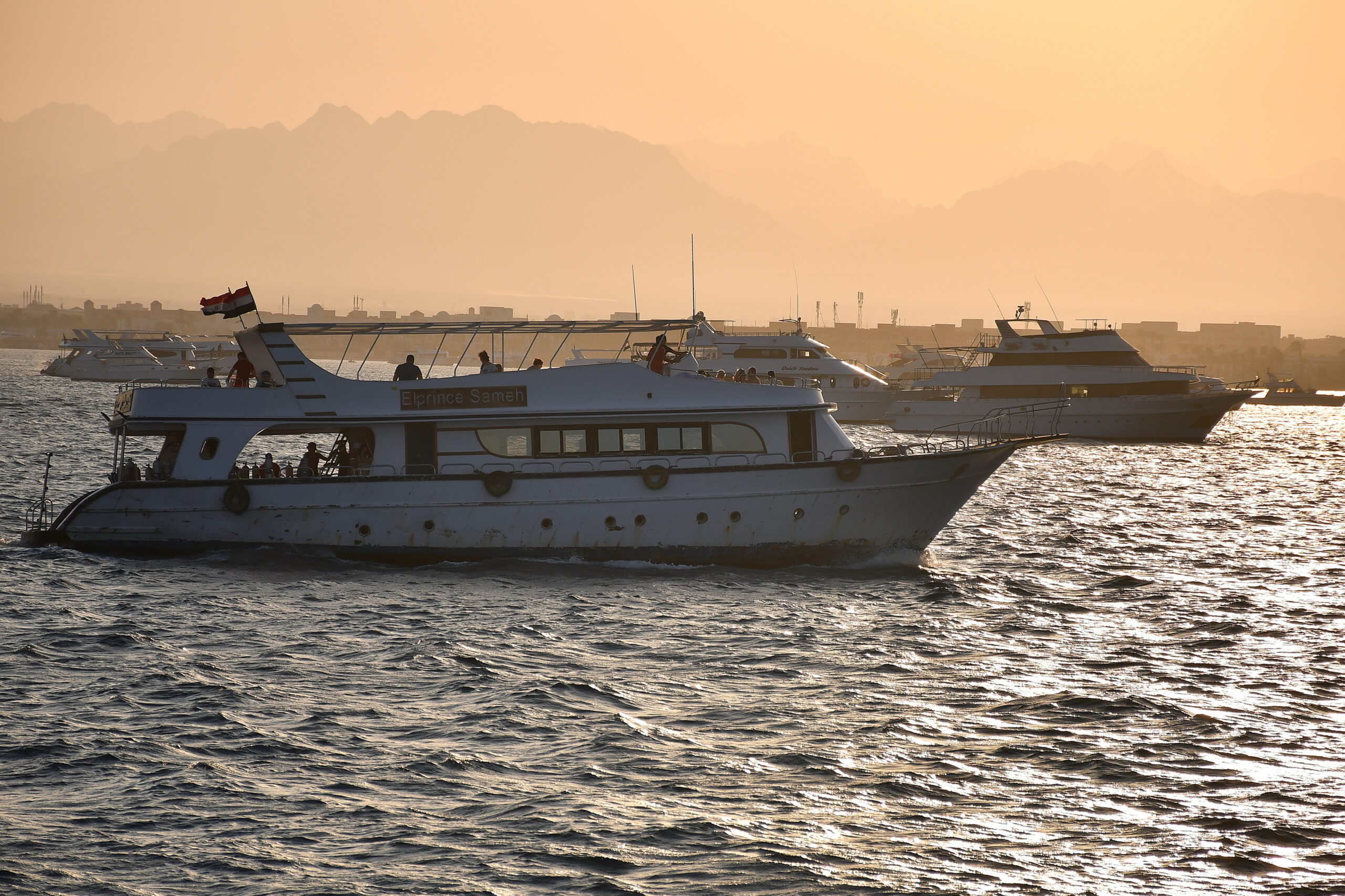 ie Urlauber waren auf einem Boot unterwegs, das Taucher zu Korallenriffen bringt (Symbolfoto).