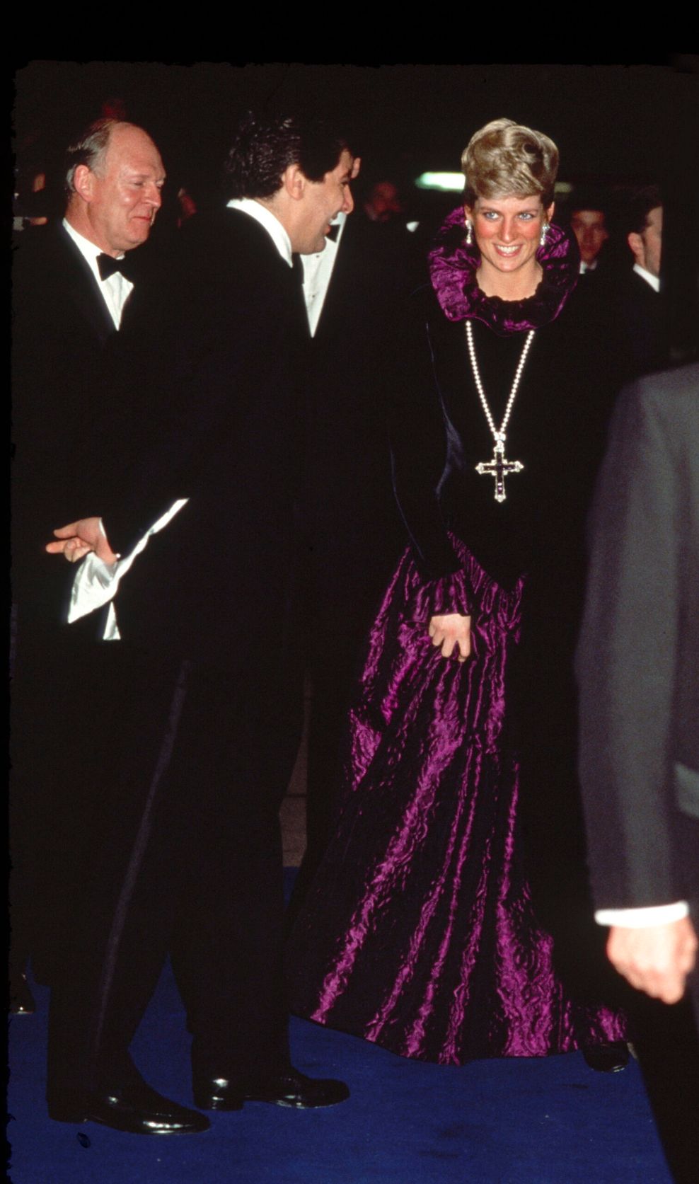 Prinzessin Diana trug das Kreuz 1987 auf einer Wohltätigkeitsgala in London.