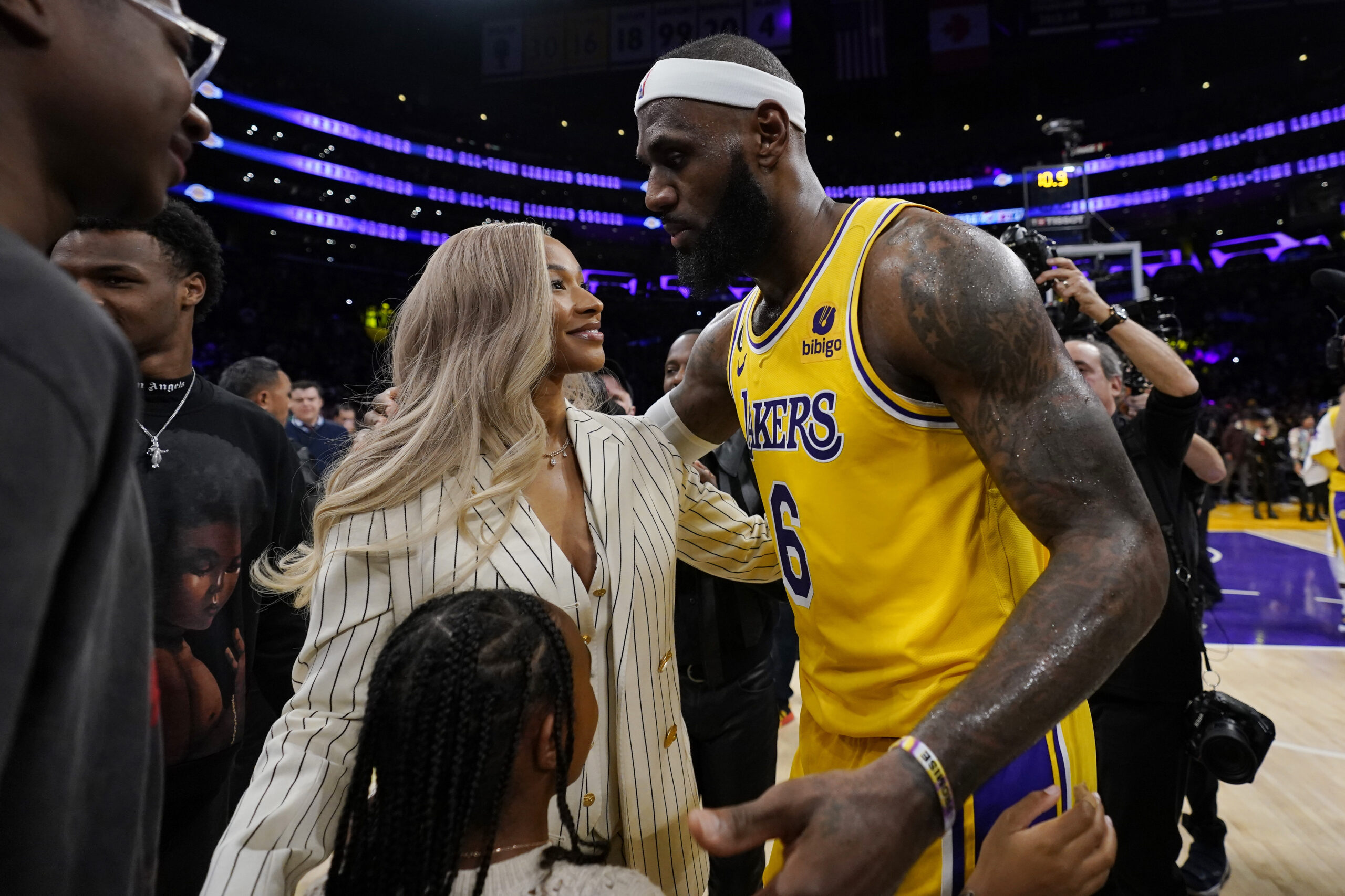 LeBron James mit seiner Frau Savannah und Tochter Zhuri