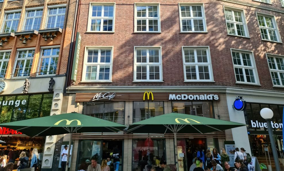 „Mc Donald's” betrieb am Ida-Ehre-Platz lange Jahre eine Filiale.