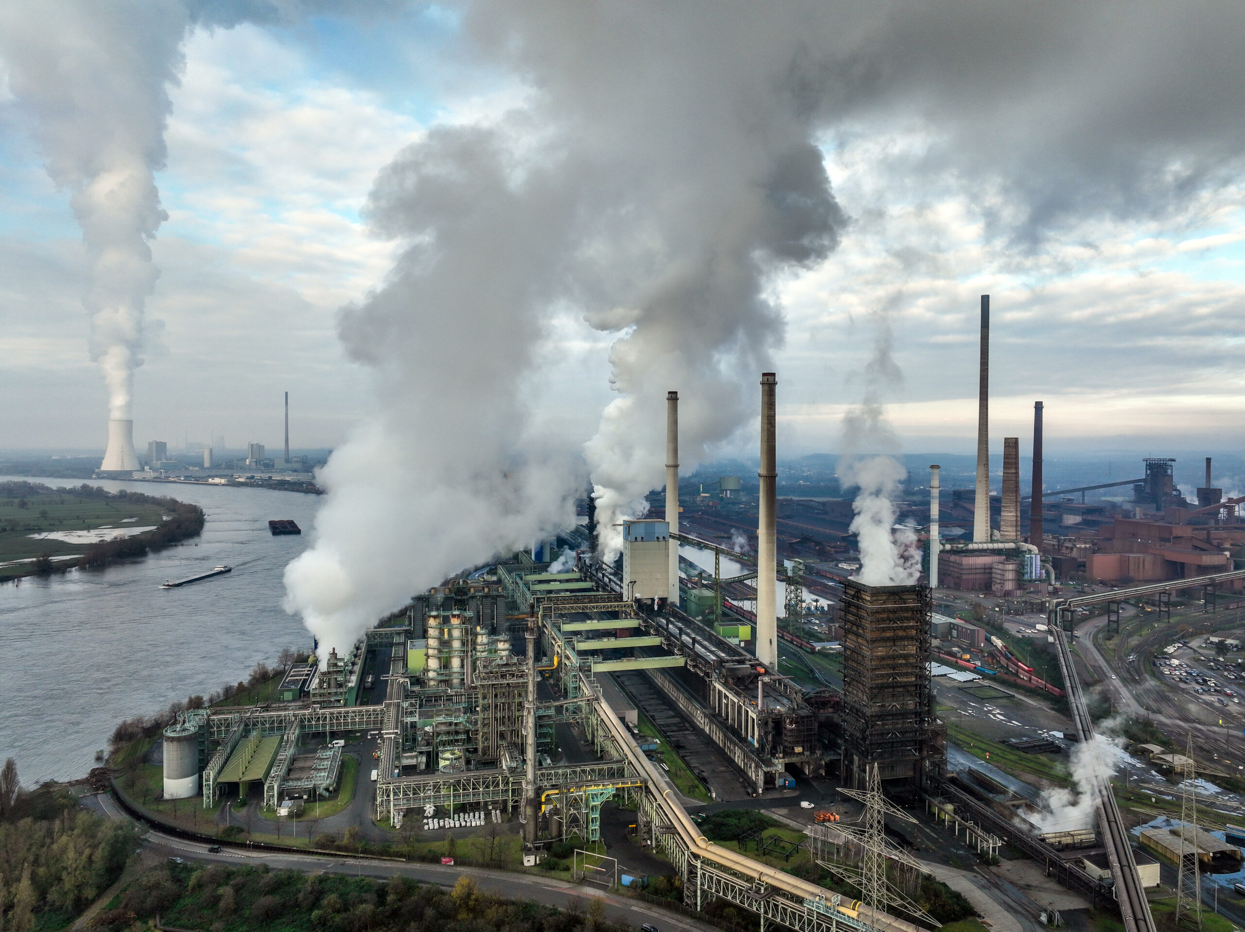 Das Hochofenwerk von Thyssenkrupp Steel in Duisburg.