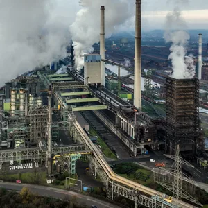 Das Hochofenwerk von Thyssenkrupp Steel in Duisburg.