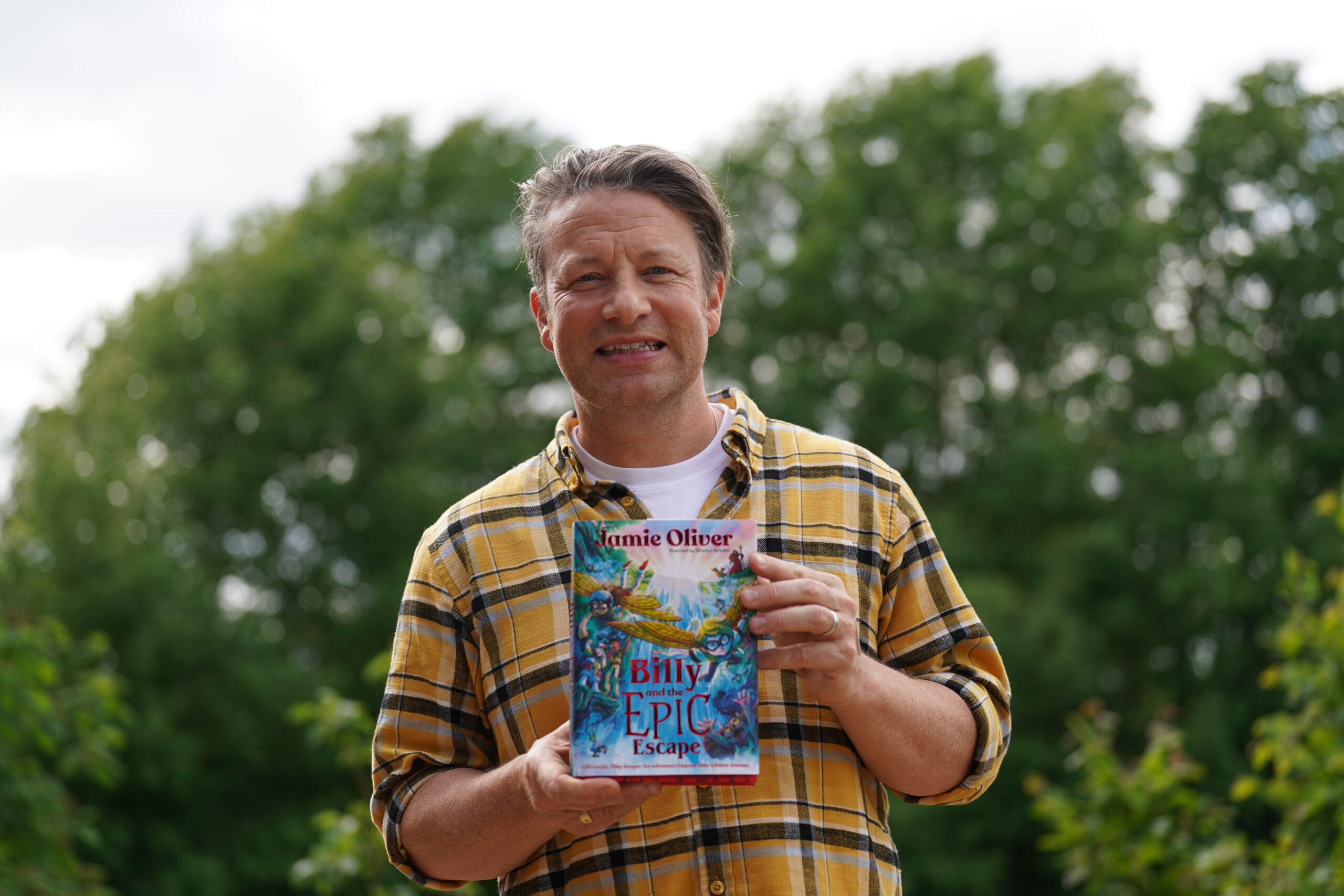 Da war er noch glücklich über sein Werk: Jamie Oliver bei einer PR-Aktion im Mai mit seinem Buch „Billy and the Giant Adventure“. (Archivbild)