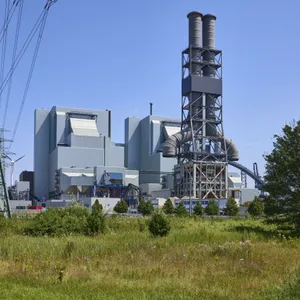 Das ehemalige Kohlekraftwerk Moorburg bei Sonnenschein
