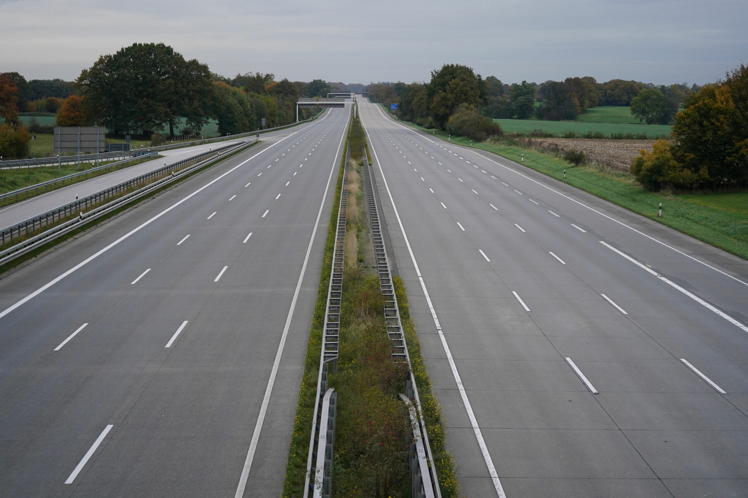 Die Autobahn A1 wird für ein Wochenende voll gesperrt (Archivbild).