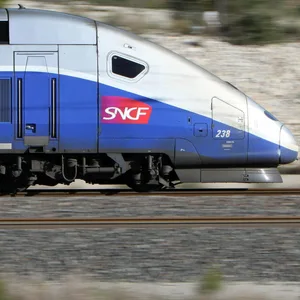 Ein Zug des Bahnbetreibers SNCF