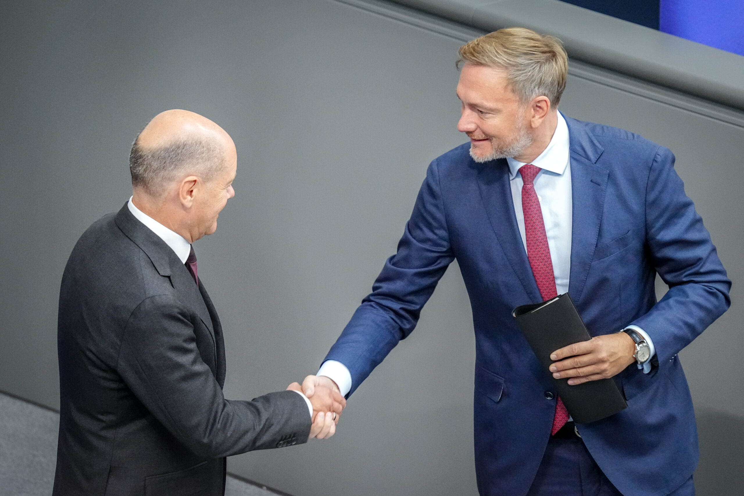 Bundeskanzler Olaf Scholz (SPD) und Christian Lindner (FDP),