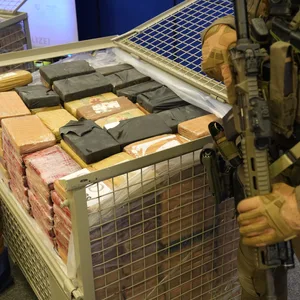 Princ D., bekannt als „Peshkaqeni“ oder „der Hai“, soll über den Hamburger Hafen mit Hilfe mehrerer Helfer Tonnen an Kokain geschmuggelt haben. (Symbolfoto)