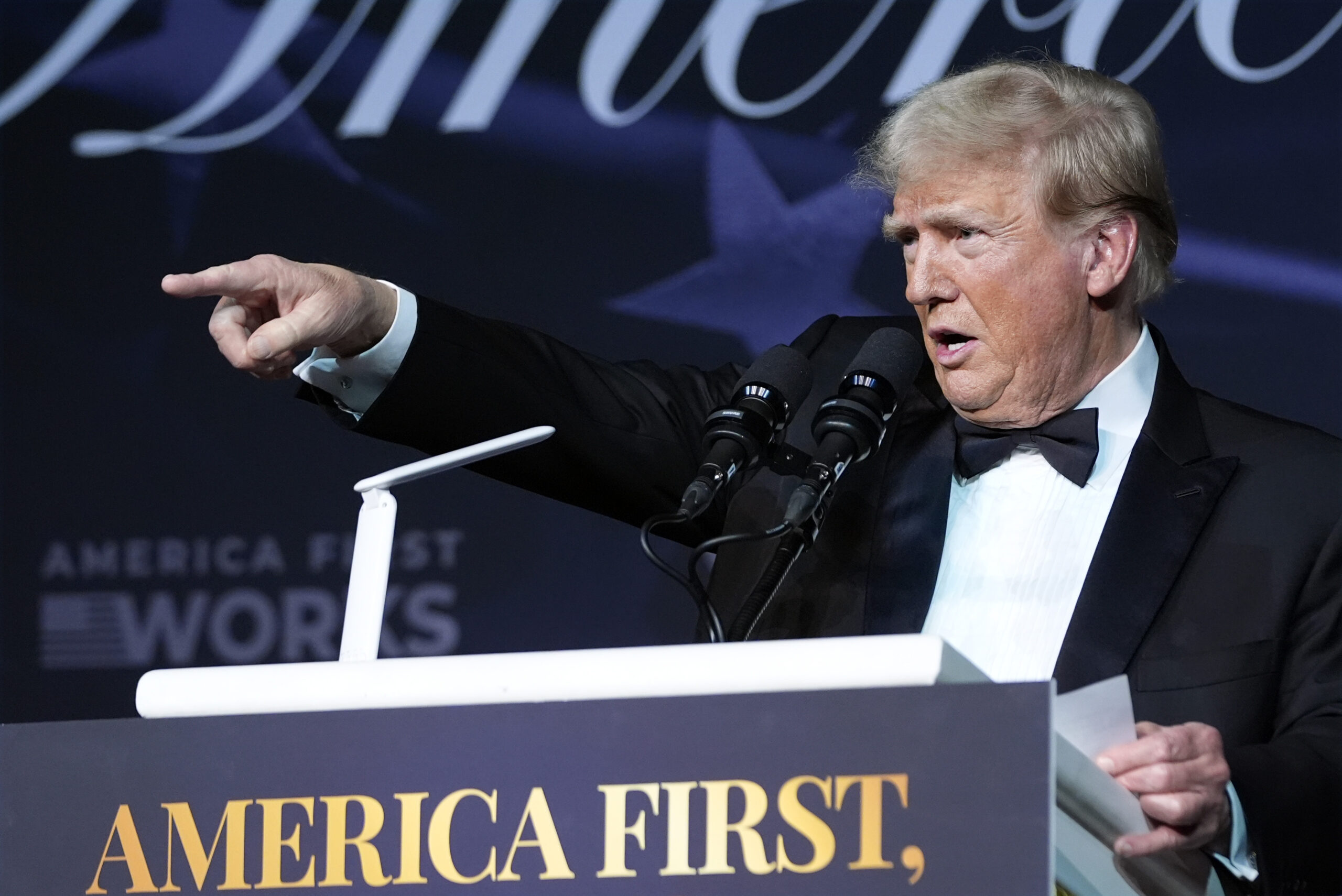 Trump bei der America First Policy Institute Gala in seinem Anwesen in Mar-a-Lago