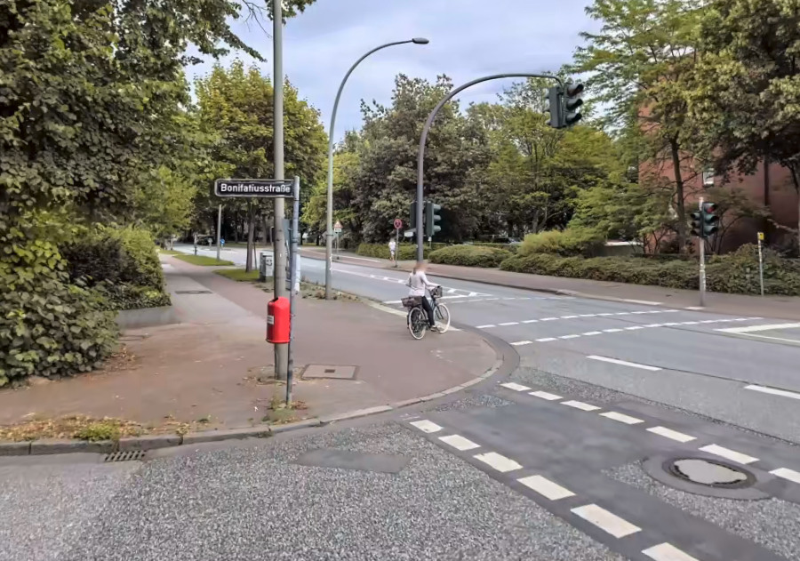 An der Kreuzung Georg-Wilhelm-Straße/Ecke Bonifatiusstraße soll der Mann die Kinder angesprochen haben.