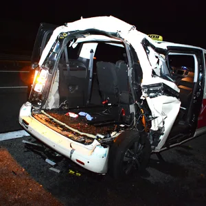 Unfall auf A24 bei reinbek – fünf zum teil schwer Verletzte. Frau in Lebensgefahr