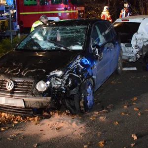 Die beiden Fahrzeuge in Elmenhorst nach der Kollision.