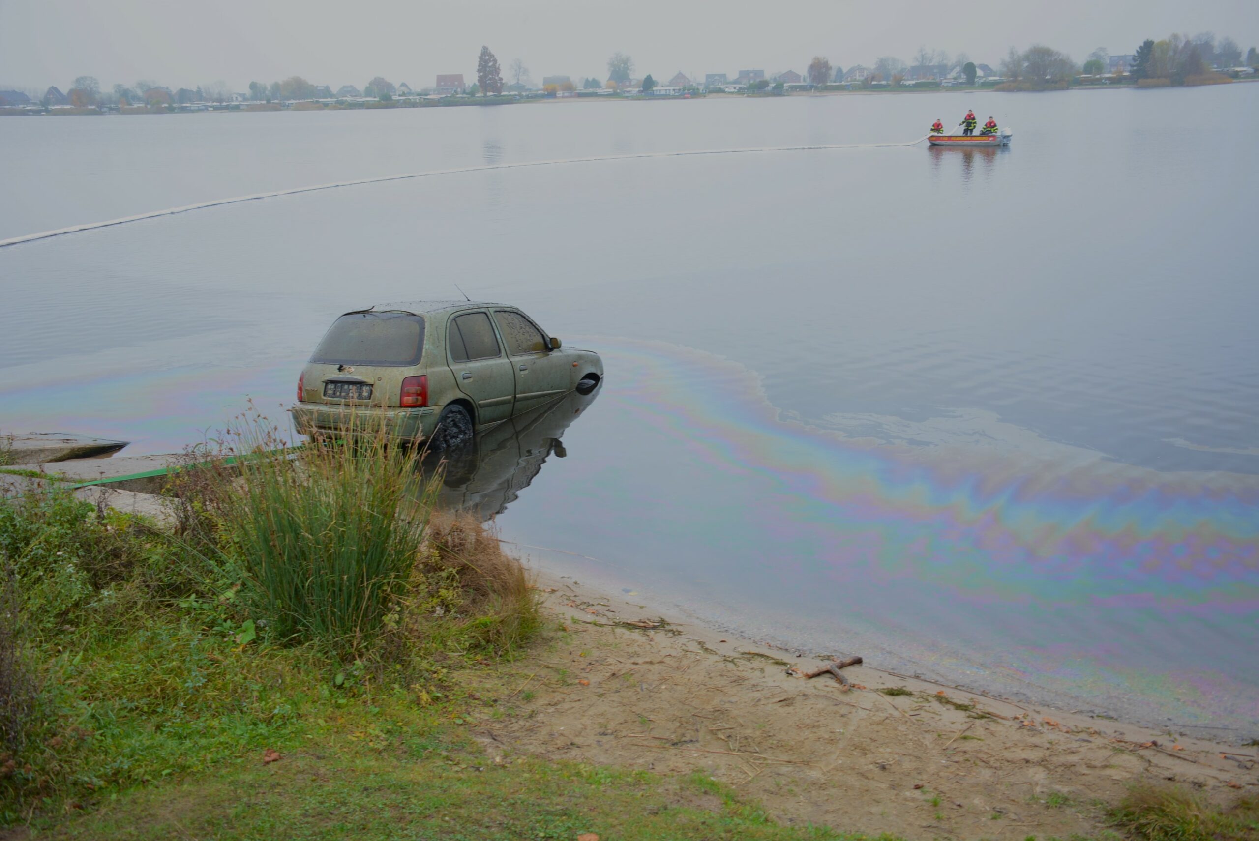 Dieses Fahrzeug entdeckten die Taucher der Feuerwehr nur durch Zufall.