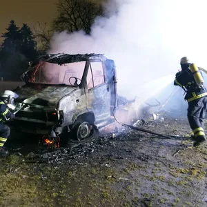 Das Wohnmobil brannte vollständig aus.