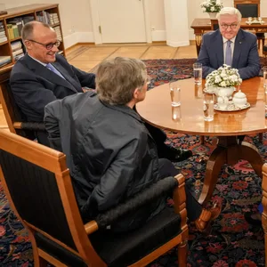 Präsident Steinmeier mit Politikern