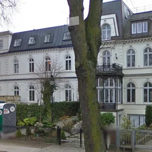 Die Stadtvilla Johnsallee 3 in Eimsbüttel: Seit sechs Jahren steht sie leer und dem Bezirk sind die Hände gebunden.