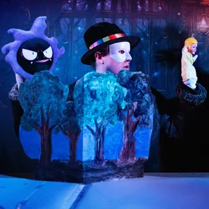 Zwei verkleidete Schauspieler des Horror-Theaters