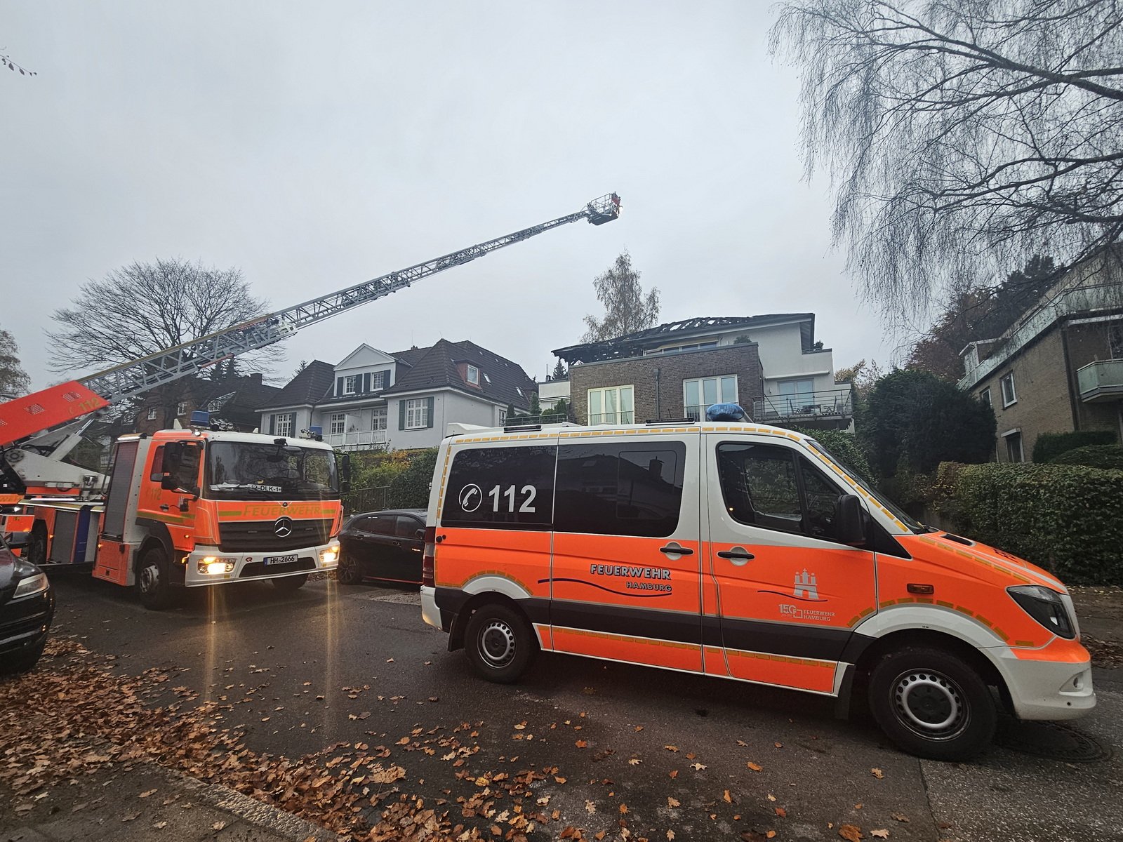 Das Feuer hat den gesamten Dachstuhl des Hauses zerstört.