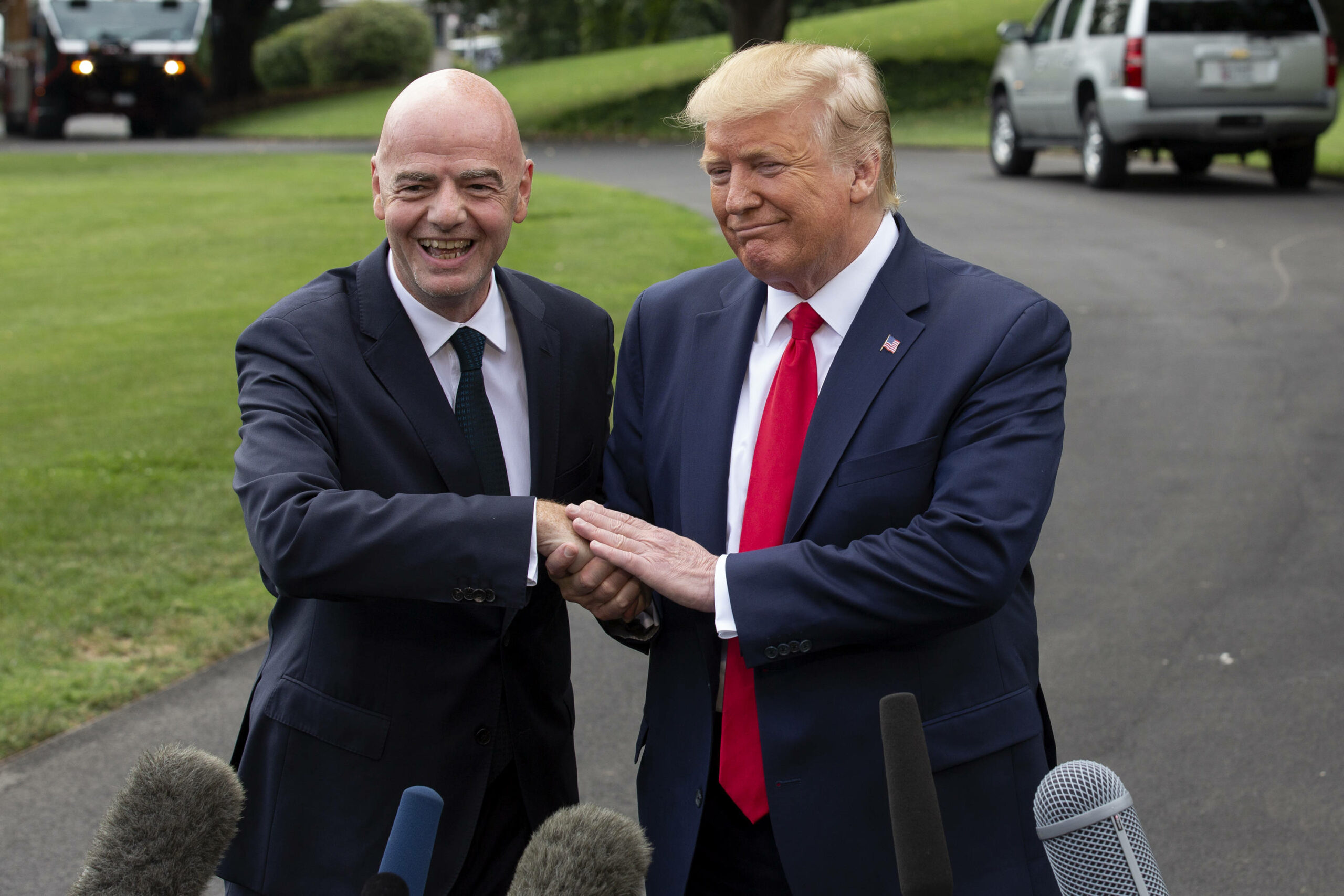 Gianni Infantino freut sich für Donald Trump.