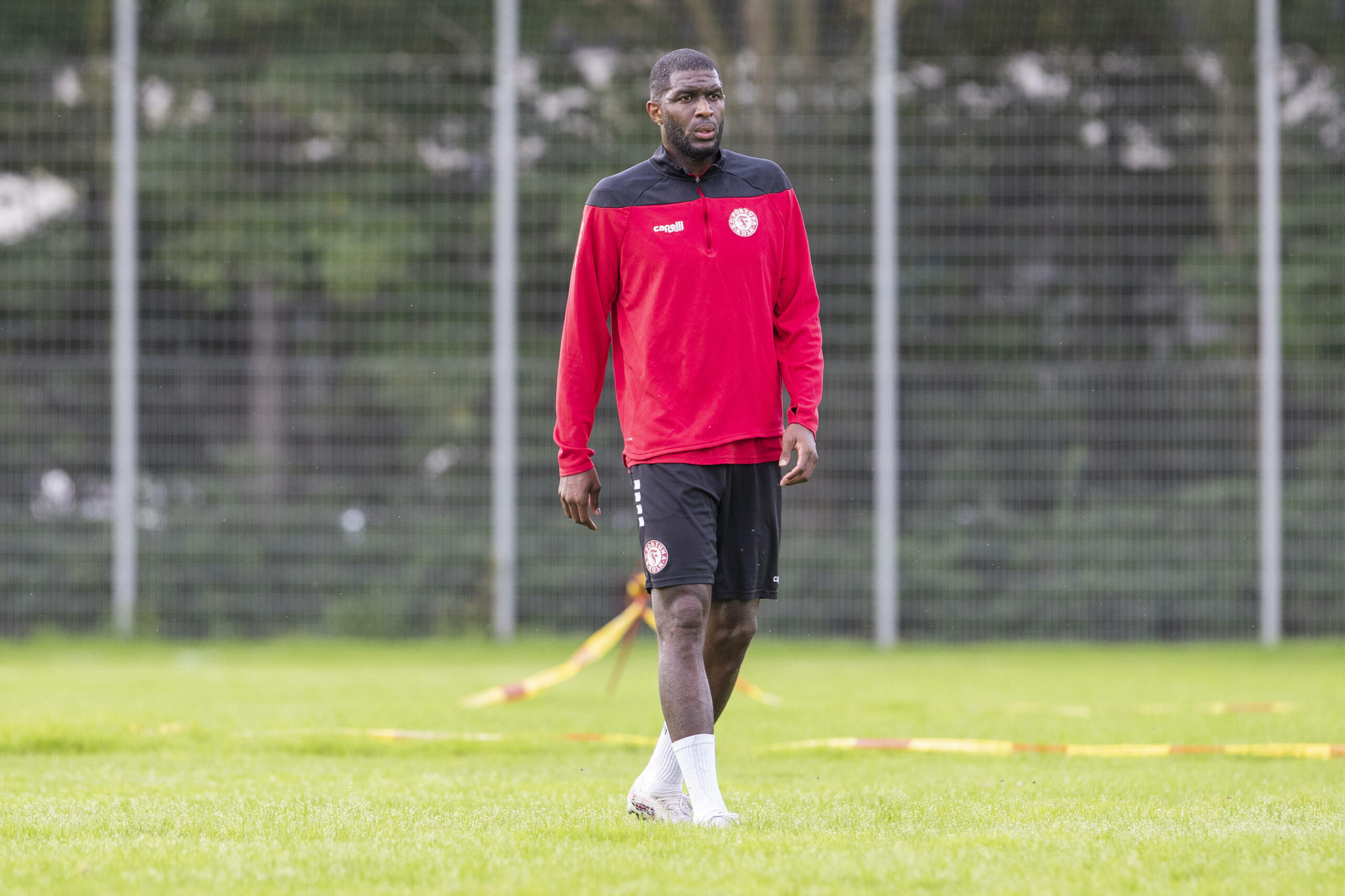 Anthony Modeste geht über dem Trainingsplatz