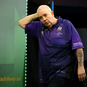 Phil Taylor fässt sich an den Kopf