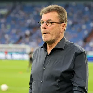 Dieter Hecking am Spielfeldrand