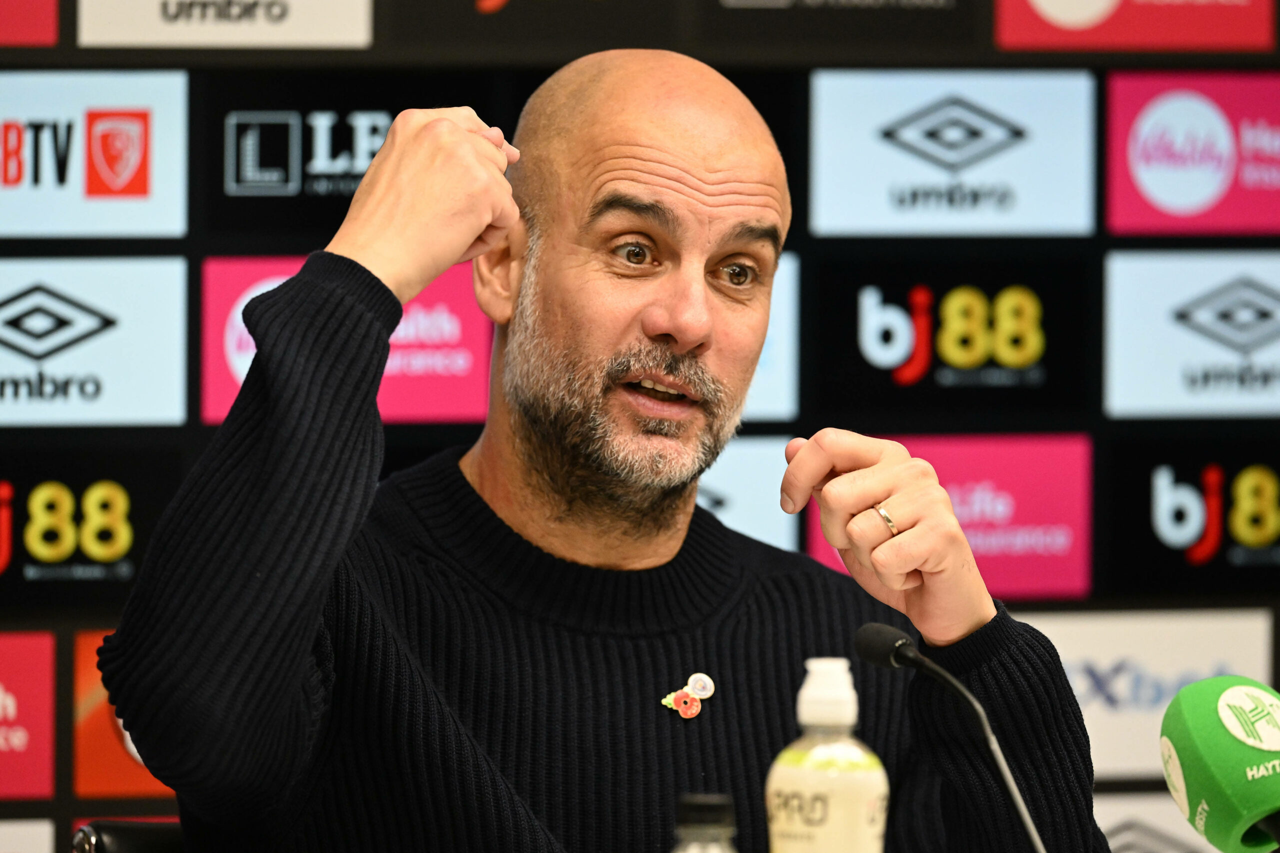 Pep Guardiola bei einer Pressekonferenz