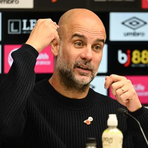 Pep Guardiola bei einer Pressekonferenz