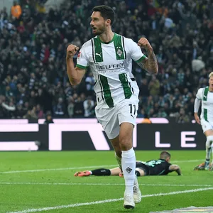 Tim Kleindienst jubelt über ein Tor in Mönchengladbach