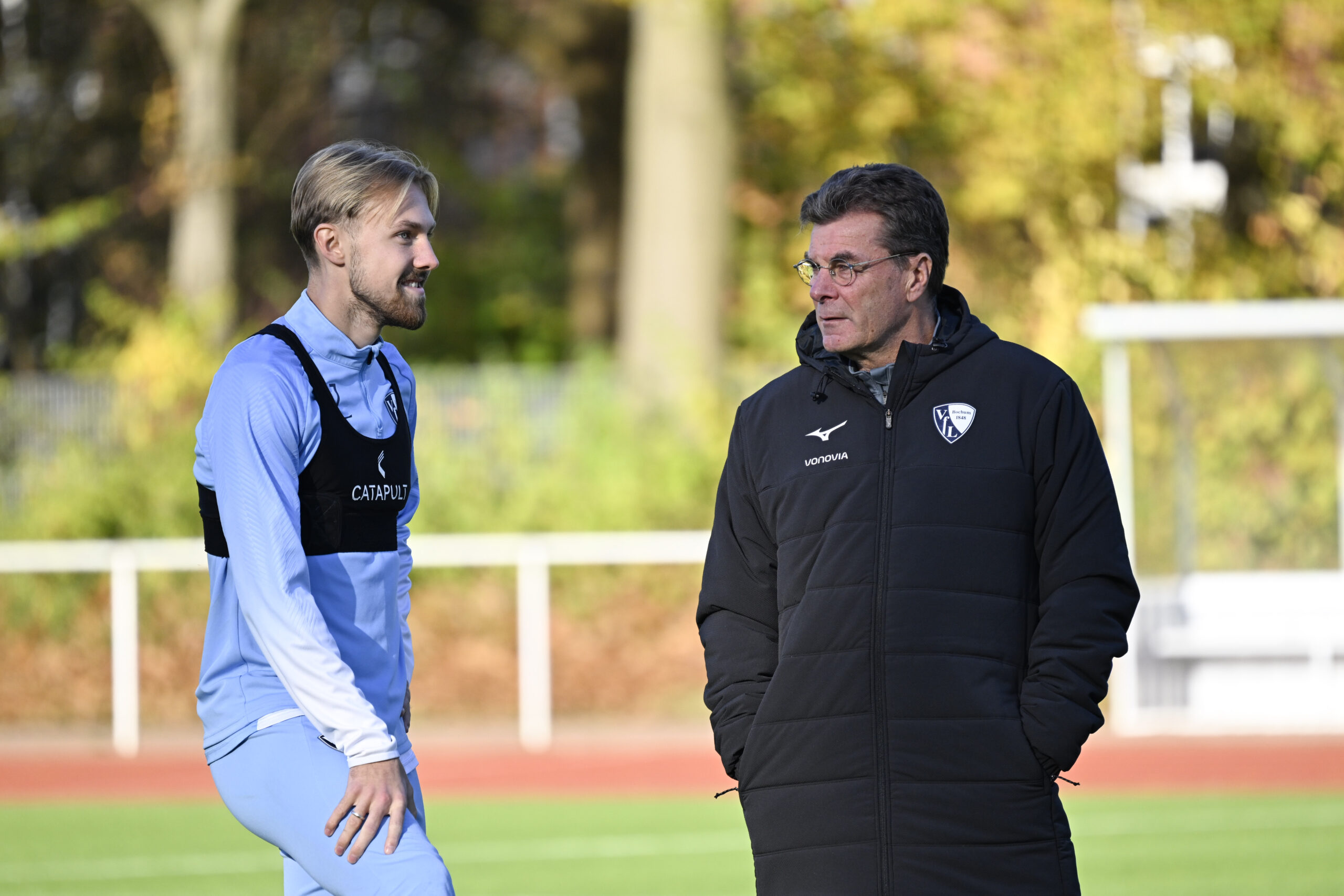 Dieter Hecking sprach vor seinem ersten Training auch mit Ex-St. Paulianer Lukas Daschner