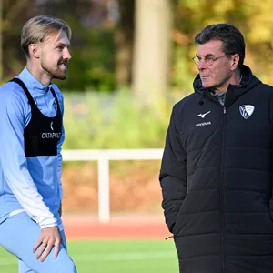 Dieter Hecking sprach vor seinem ersten Training auch mit Ex-St. Paulianer Lukas Daschner