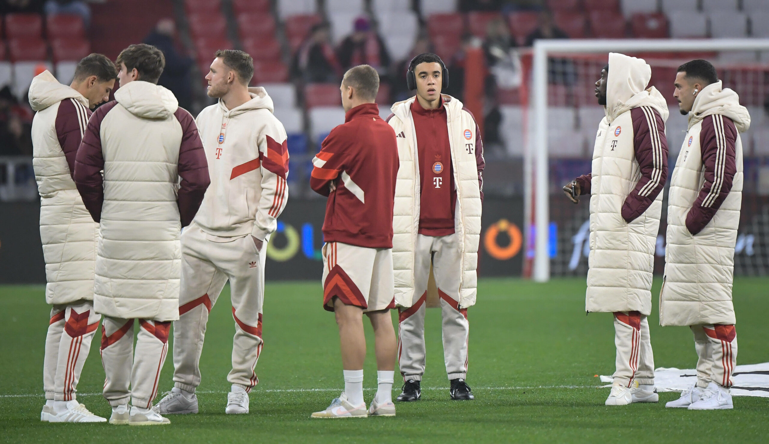 Profis des FC Bayern beim Warmlaufen