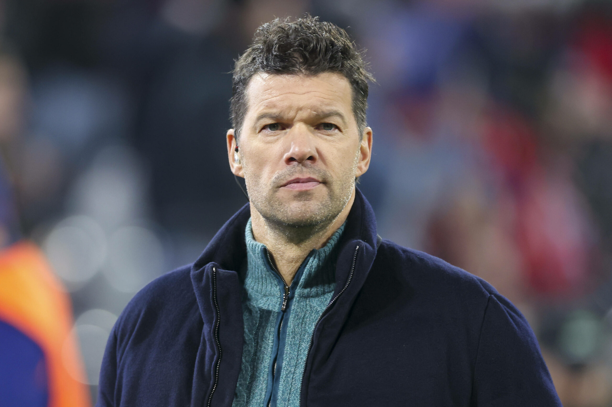 Michael Ballack schaut in die Kamera