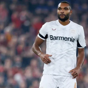 Jonathan Tah im Trikot von Bayer Leverkusen im Spiel gegen den FC Liverpool